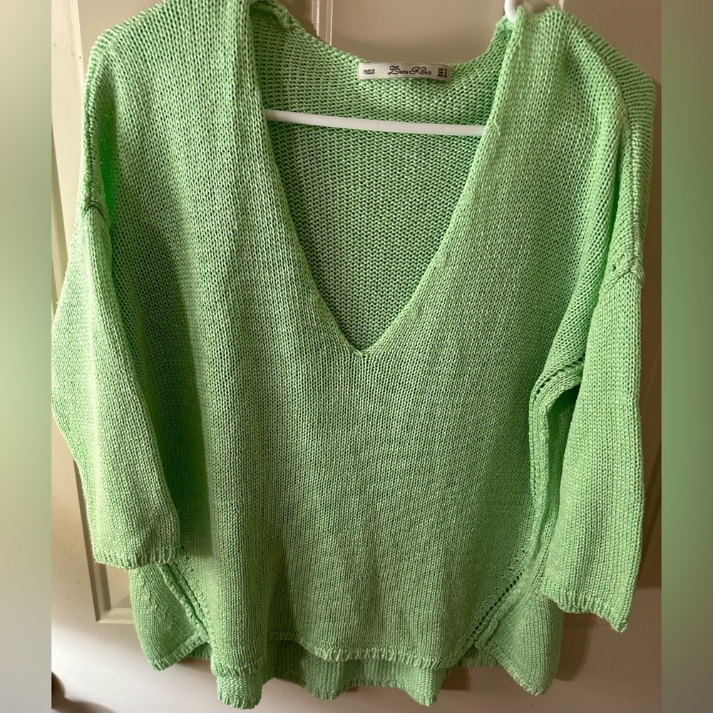 Lara Knit. Green sweater